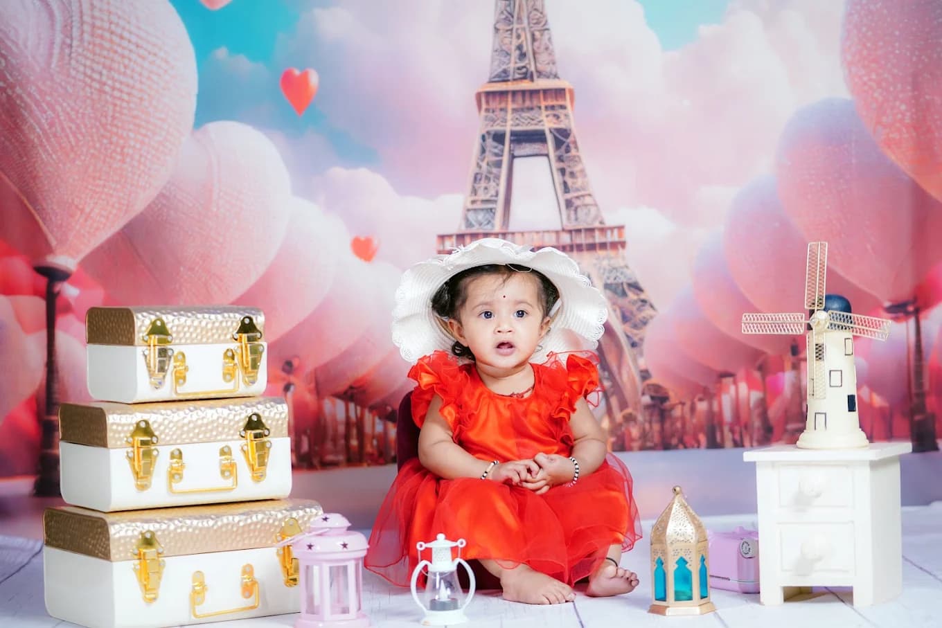 Baby fantasy Eiffel Tower setup
